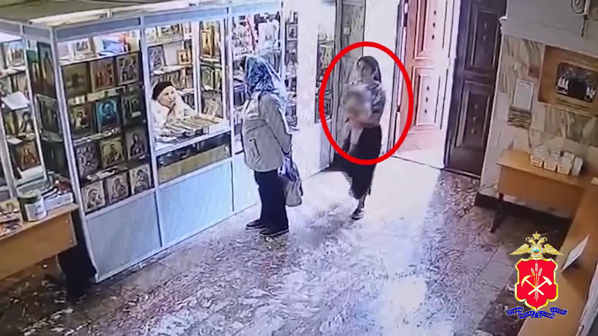 Цыганка вынесла пожертвования из Собора Рождества Иоанна Предтечи в Прокопьевске