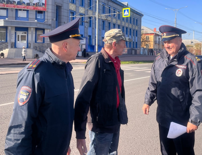 Полицейские массово вышли на улицы города
