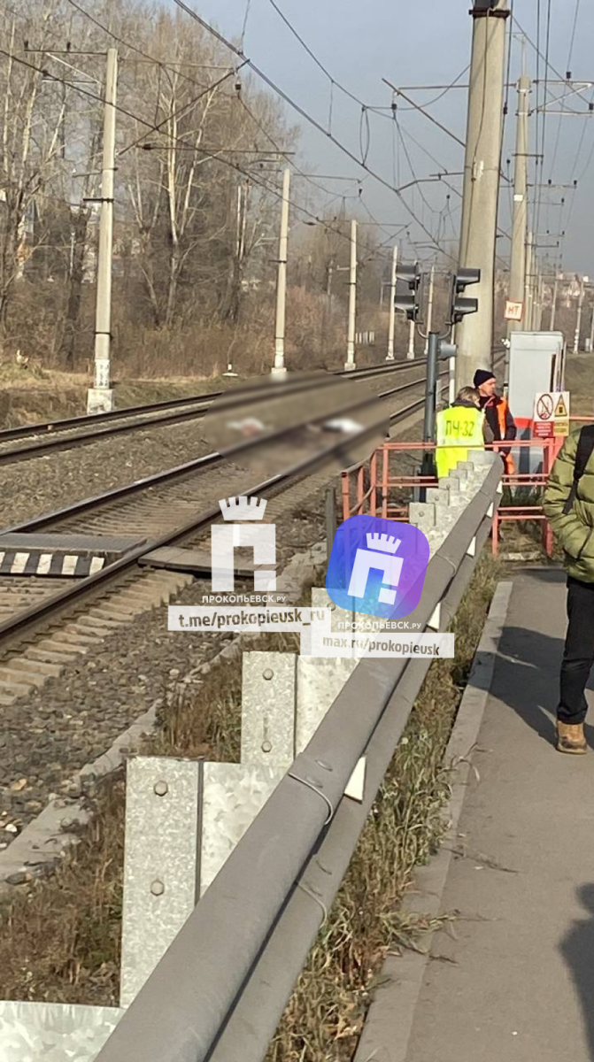 Поезд в Кузбассе сбил женщину Поезд в Кузбассе сбил женщину