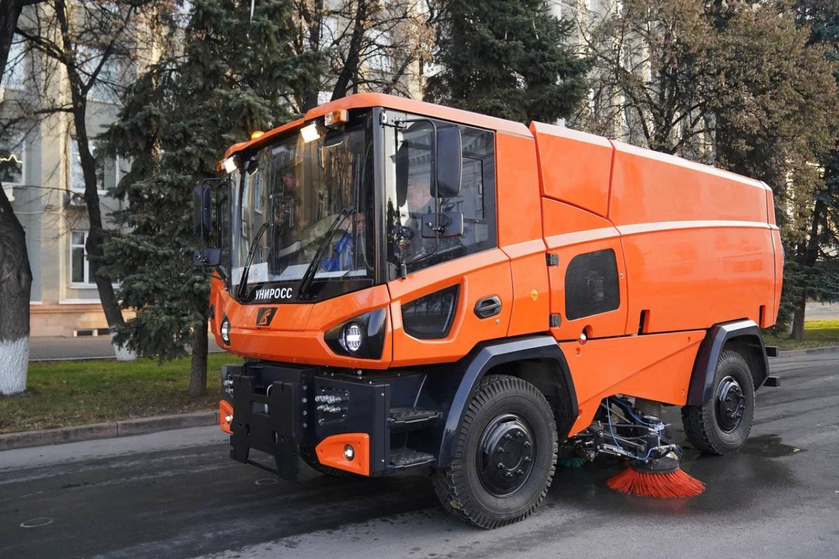 В Кузбассе представили новую разработку - всесезонную вакуумную подметально-уборочную машину В Кузбассе представили новую разработку - всесезонную вакуумную подметально-уборочную машину