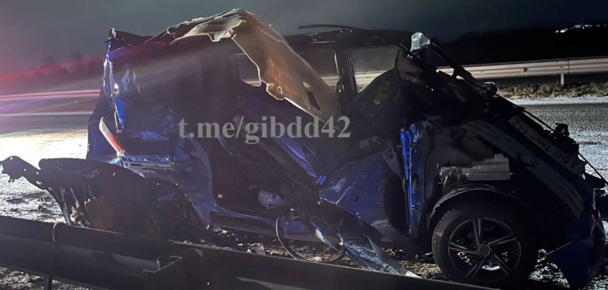 На трассе грузовик зацепил иномарку при перестроении с полосы разгона На трассе грузовик зацепил иномарку при перестроении с полосы разгона