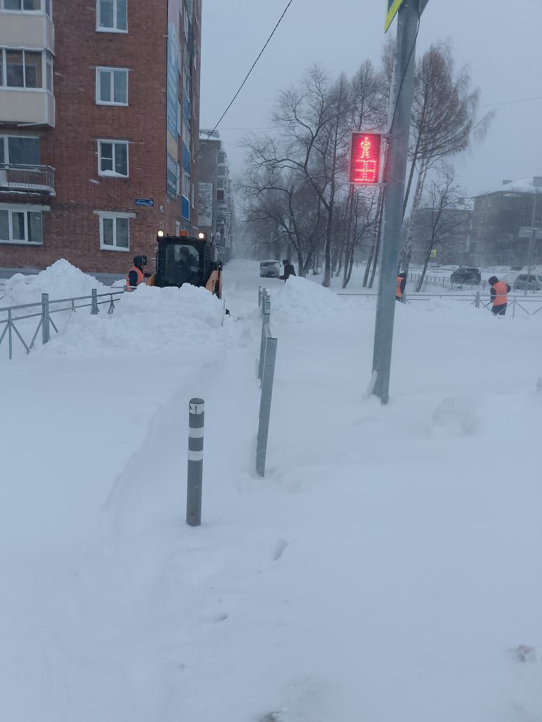 Глава Прокопьевска впервые за несколько дней высказался о дорожной ситуации в условиях снегопада и попросил помочь Глава Прокопьевска впервые за несколько дней высказался о дорожной ситуации в условиях снегопада и попросил помочь