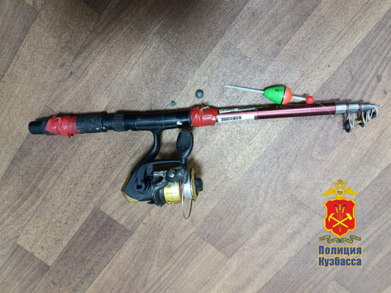 У пенсионера по дороге на рыбалку украли снасти