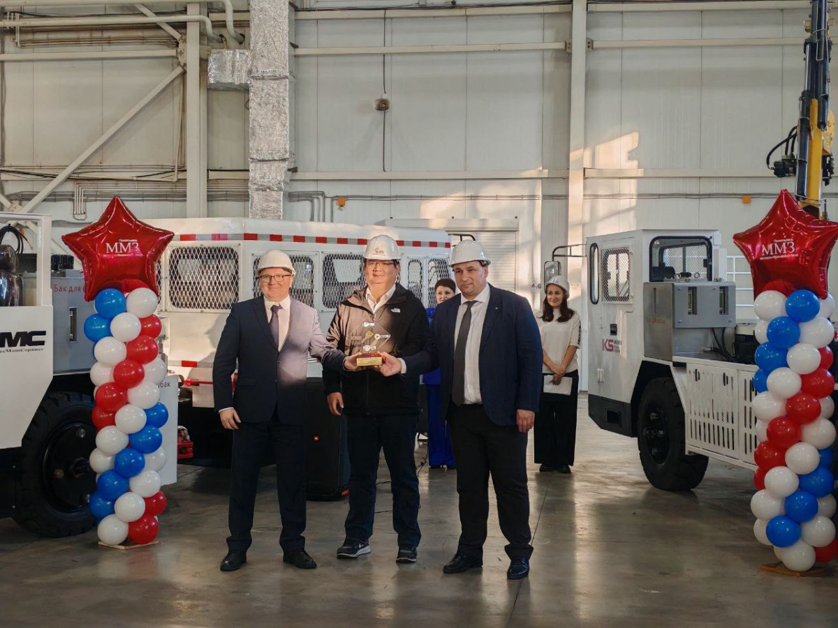 Металло-механический завод Прокопьевска представил машины на пневмоколесном ходу Металло-механический завод Прокопьевска представил машины на пневмоколесном ходу