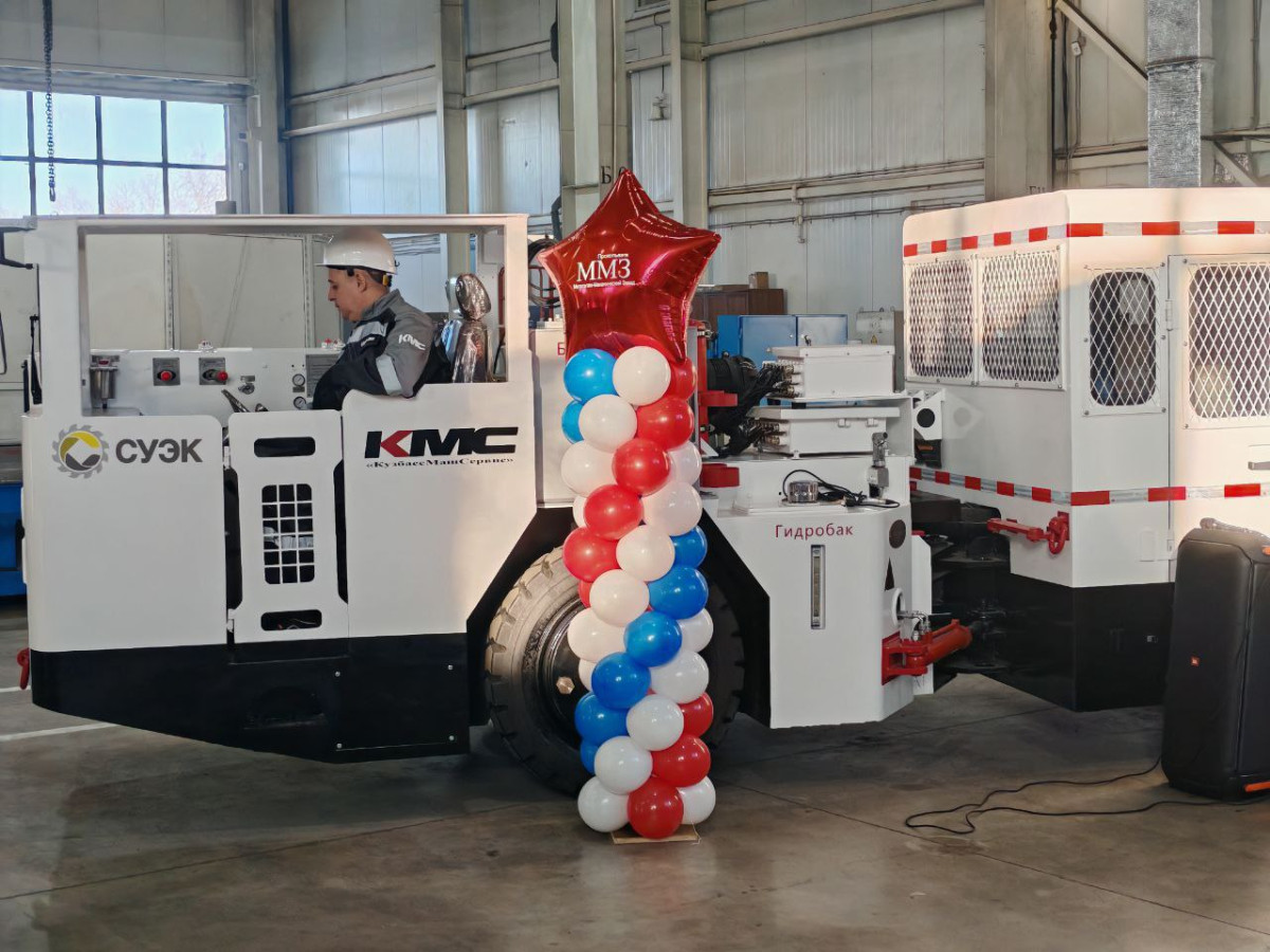 Металло-механический завод Прокопьевска представил машины на пневмоколесном ходу Металло-механический завод Прокопьевска представил машины на пневмоколесном ходу