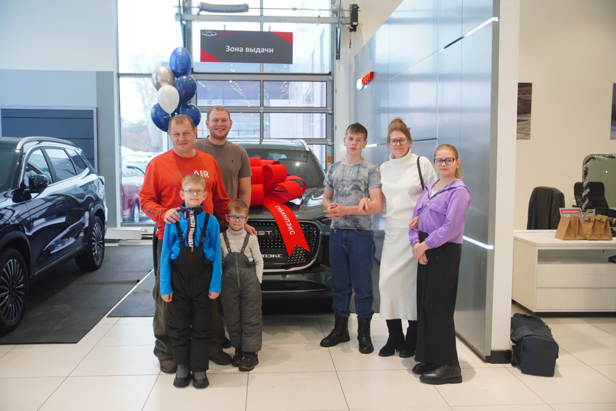 Многодетные семьи Кузбасса получили новые автомобили Многодетные семьи Кузбасса получили новые автомобили