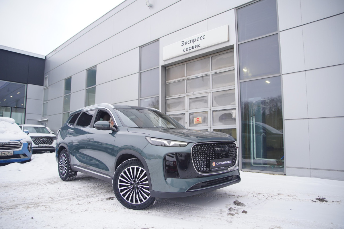 Многодетные семьи Кузбасса получили новые автомобили