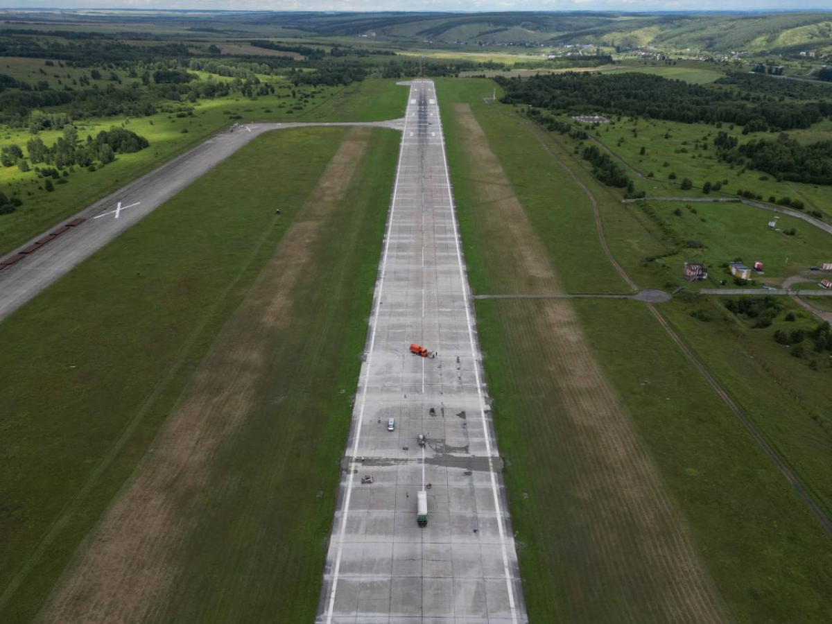 В аэропорту Новокузнецка завершен ремонт взлетно-посадочной полосы