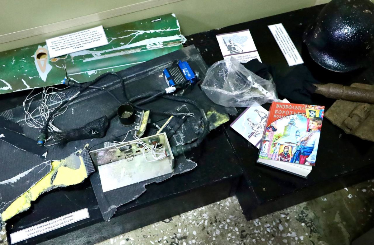 В Прокопьевске открылась выставка «Поzывной - Кузбасс» В Прокопьевске открылась выставка «Поzывной - Кузбасс»