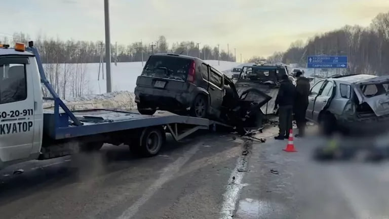 Три человека погибли, один пострадал в ДТП на трассе в Кузбассе Три человека погибли, один пострадал в ДТП на трассе в Кузбассе