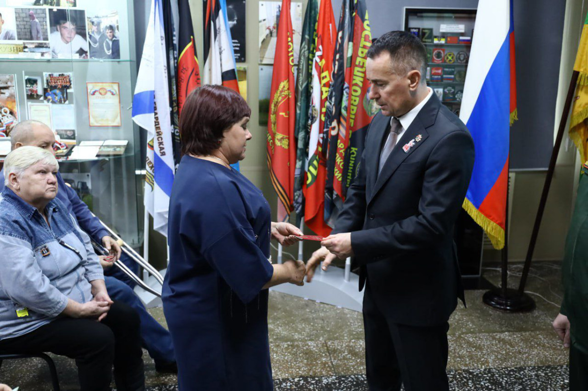 В Прокопьевске вручили ордена Мужества и медали семьям погибших героев