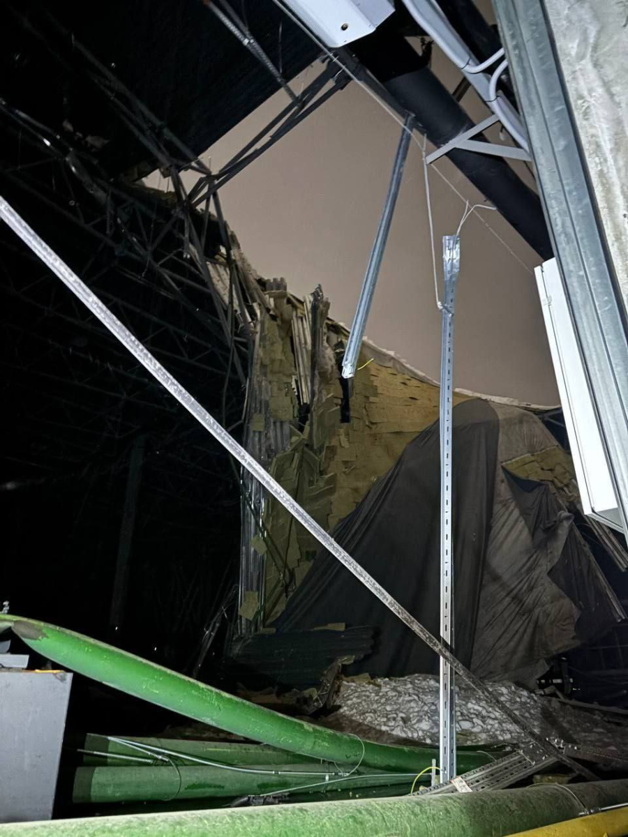 Кровля нового склада Wildberries в Кузбассе частично обрушилась. Пострадали люди