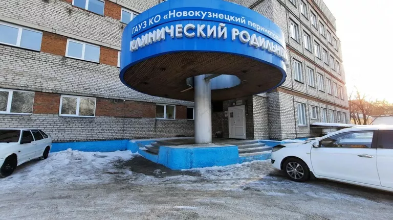 Главного врача больницы, в которой умерли девять младенцев, отстранили от должности