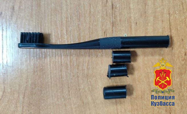 В Кузбассе заключённому в СИЗО пытались передать наркотики в зубной щётке