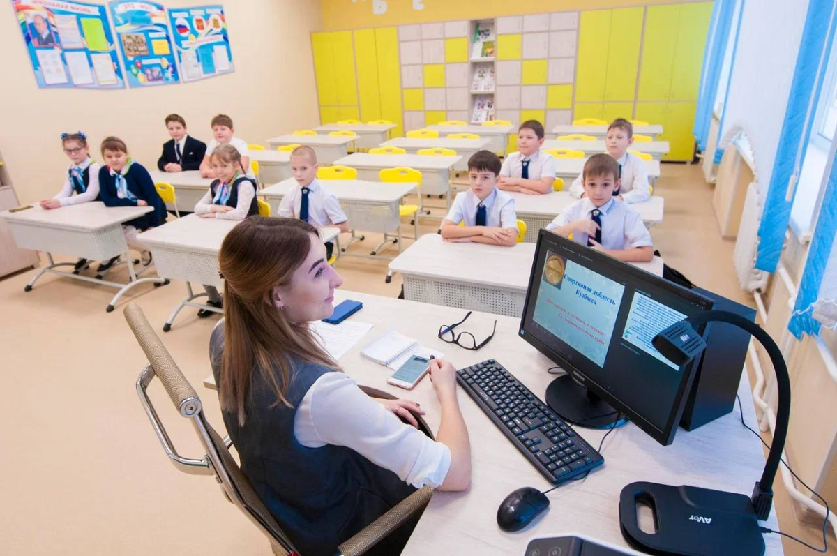 Не бумажки заполнять, а учить. Середюк обязал убрать с учителей "бумажную" работу