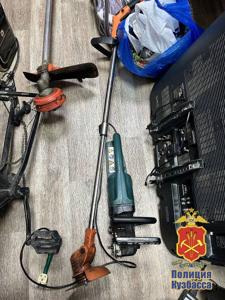 Двое прокопчан на санях вывезли имущество с чужой дачи