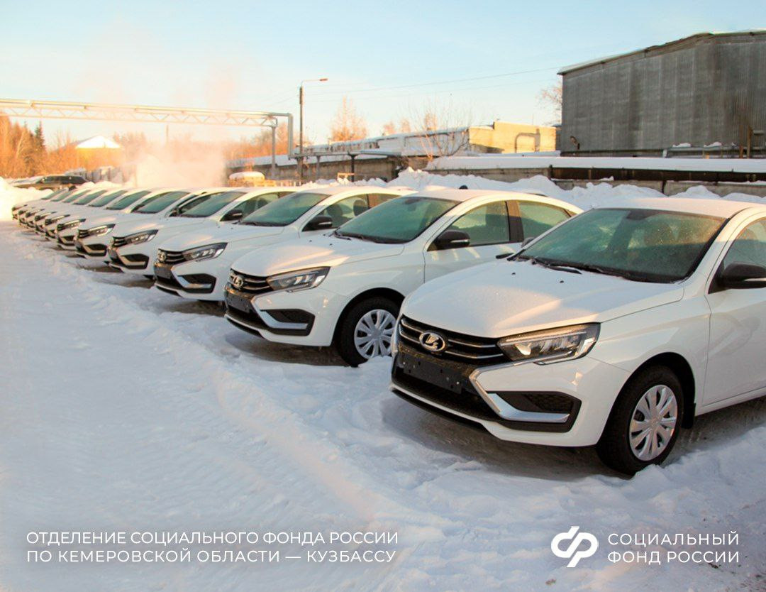 Кузбассовцам, получившим вред здоровью на производстве, вручили новые автомобили