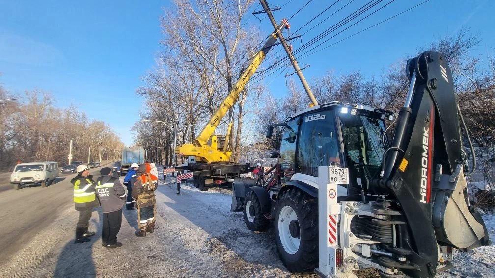 Падающая опора ЛЭП в Прокопьевске парализовала дорожного движение