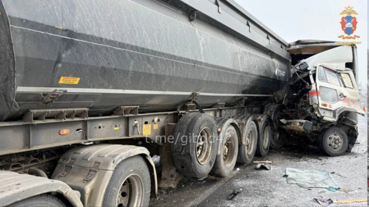 В ДТП на трассе под Прокопьевском погиб водитель грузовика В ДТП на трассе под Прокопьевском погиб водитель грузовика