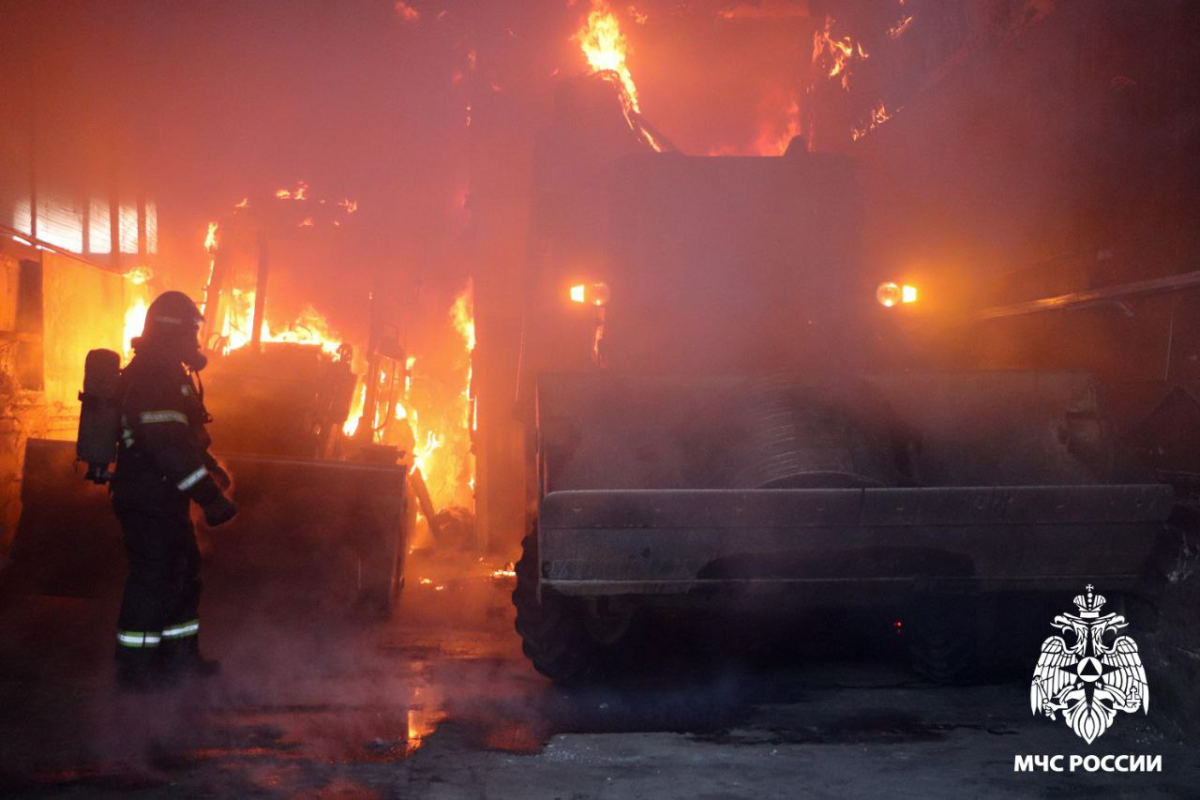 Разряд электричества стал причиной крупного пожара в Кемерове