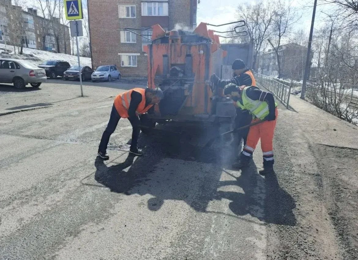 В Прокопьевске приступили к ямочному ремонту дорог