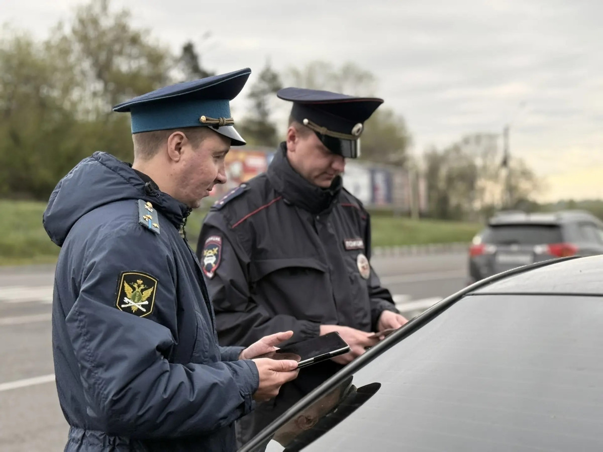 В Прокопьевске сотрудники ГИБДД и приставы нашли водителя с долгом 113 тысяч рублей В Прокопьевске сотрудники ГИБДД и приставы нашли водителя с долгом 113 тысяч рублей