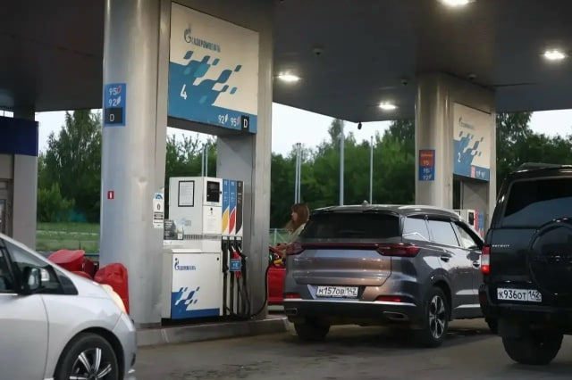 В Кузбассе разрешили заправлять бензин в канистры В Кузбассе разрешили заправлять бензин в канистры
