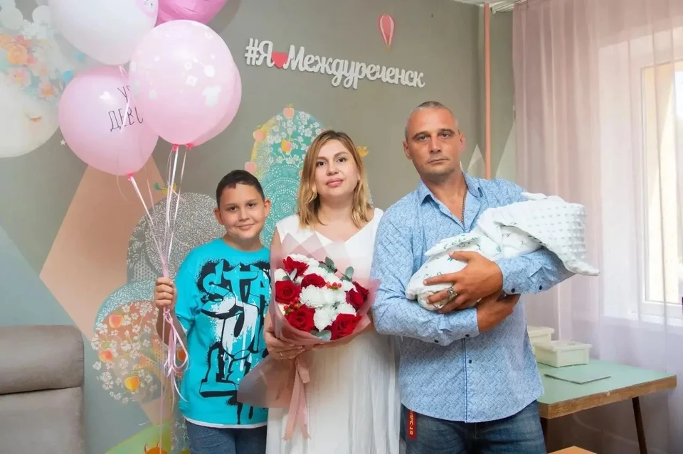 В Кузбассе в семье ветерана СВО родилась девочка-богатырша весом почти 5 кг