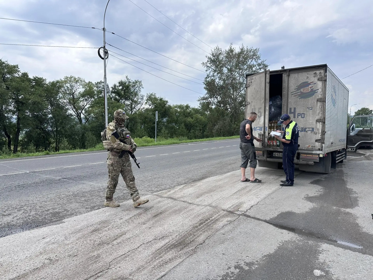 В Прокопьевске силовики проверяют автотранспорт