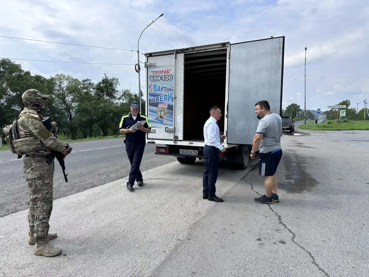 В Прокопьевске силовики проверяют автотранспорт