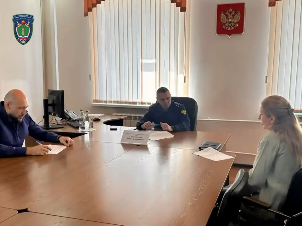 Жители Прокопьевска пожаловались заместителю прокурора области на дороги и не только Жители Прокопьевска пожаловались заместителю прокурора области на дороги и не только