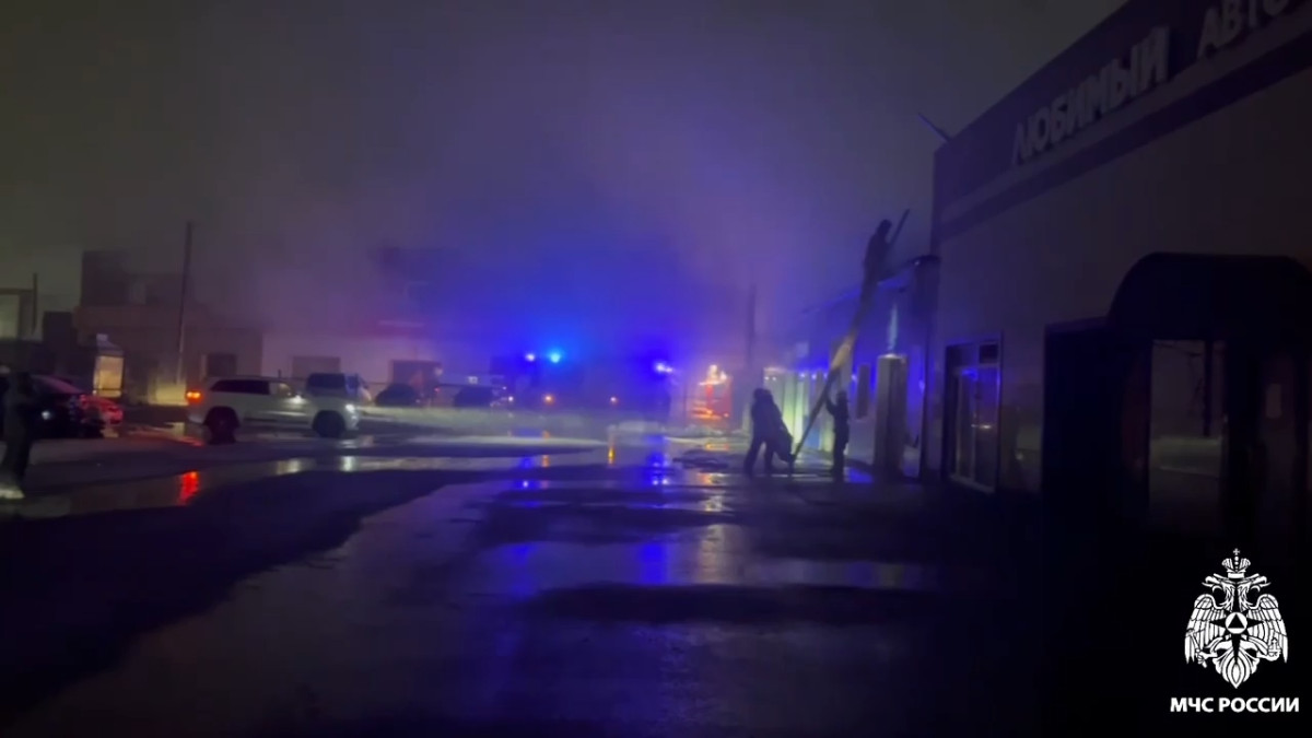 В Прокопьевске пожарные ликвидировали огонь в нежилом здании на улице Гайдара В Прокопьевске пожарные ликвидировали огонь в нежилом здании на улице Гайдара