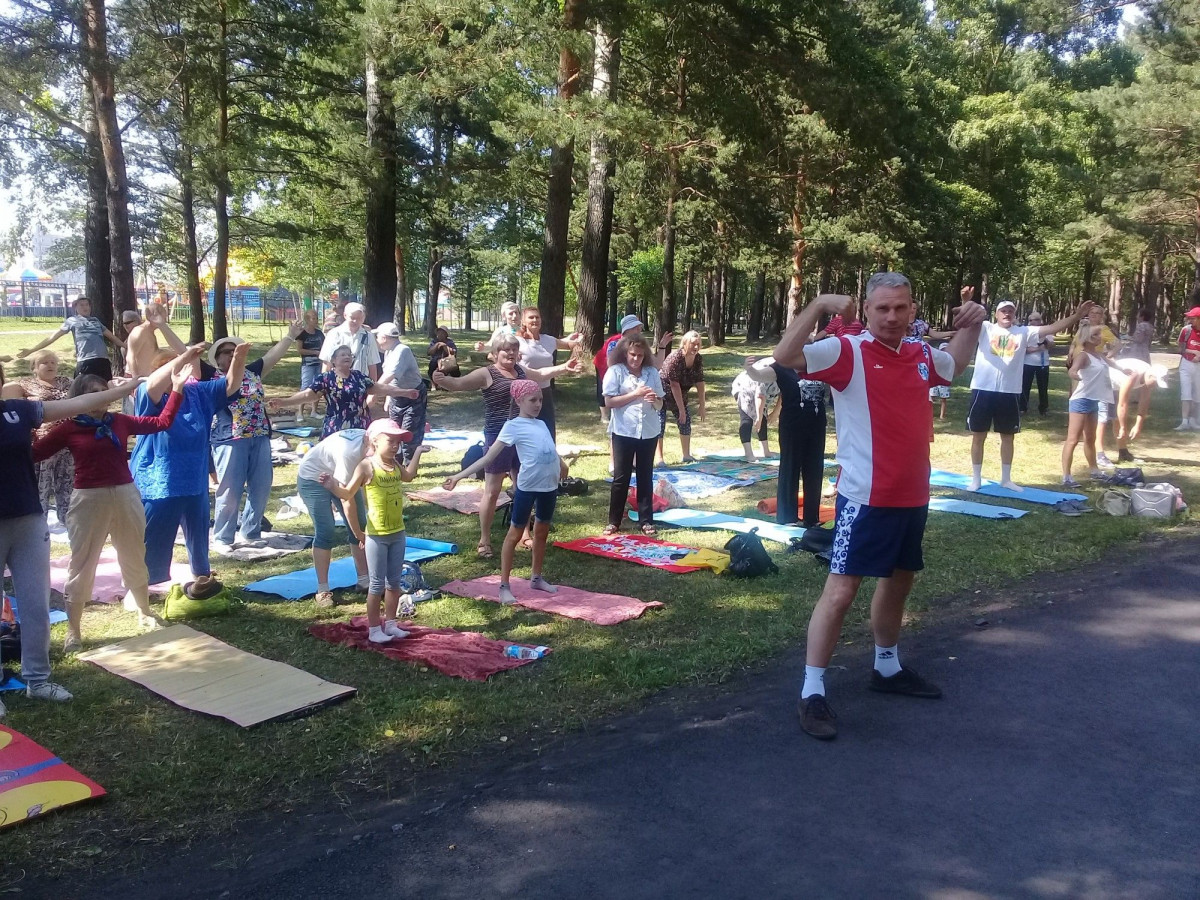 В Прокопьевске для всех желающих начали проводить парковую гимнастику