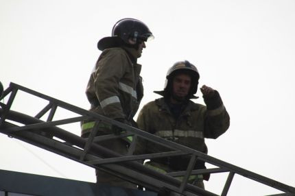 В Кузбассе пожарные спасли 25 человек из горящей многоэтажки