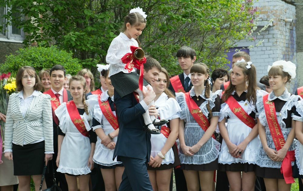 "Последние звонки" пройдут во всех школах Кузбасса в один день