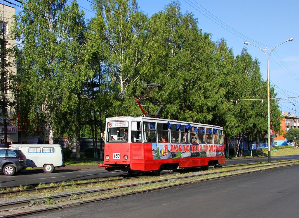 В Прокопьевске заблудилась первоклассница: помогла кондуктор трамвая