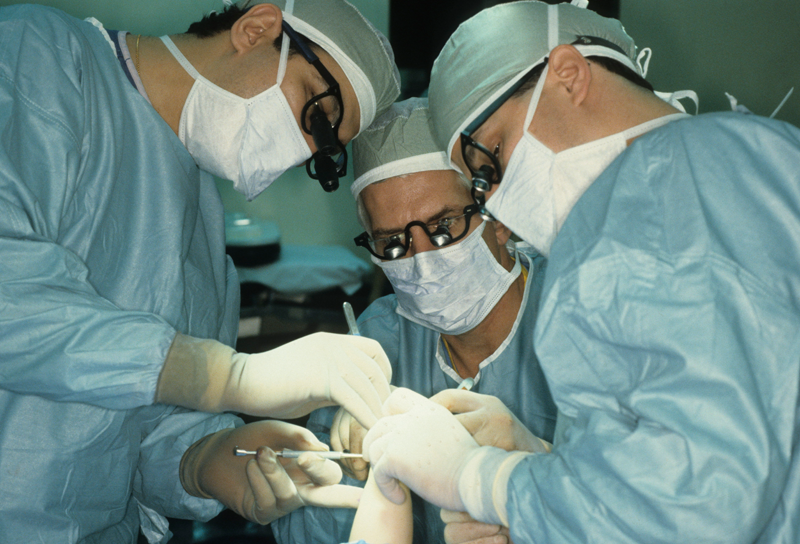 В Прокопьевске микрохирурги провели высокотехнологичную операцию новокузнечанке после тяжелой бытовой травмы