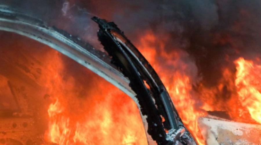 В Прокопьевске загорелся легковой автомобиль