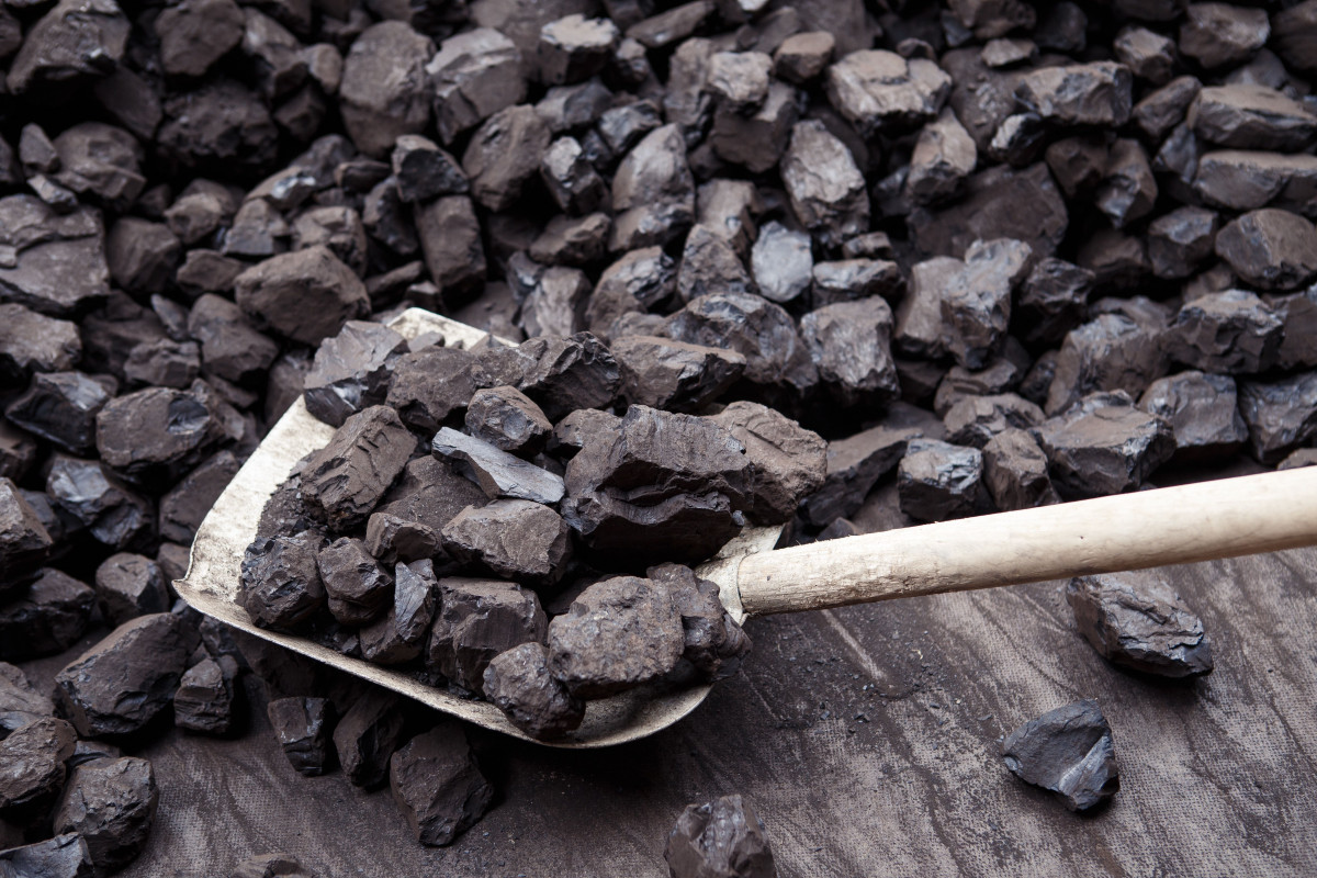 В Кузбассе начали развозить населению благотворительный уголь