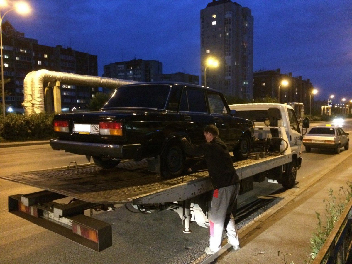 Неожиданный поворот: в Кузбассе инспекторы ГИБДД поймали 13-летнего подростка за рулем ВАЗа