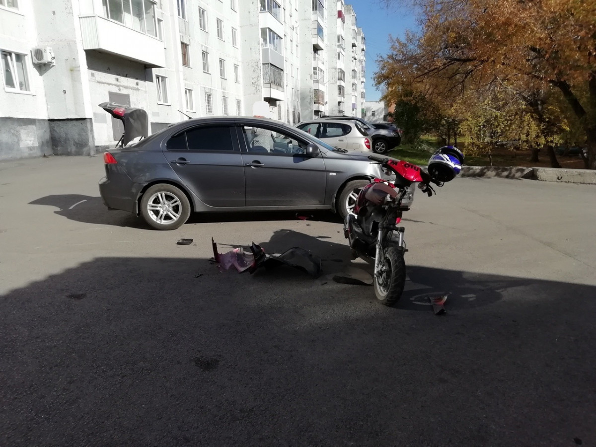 ДТП в Прокопьевске: столкнулись автомобиль и скутер
