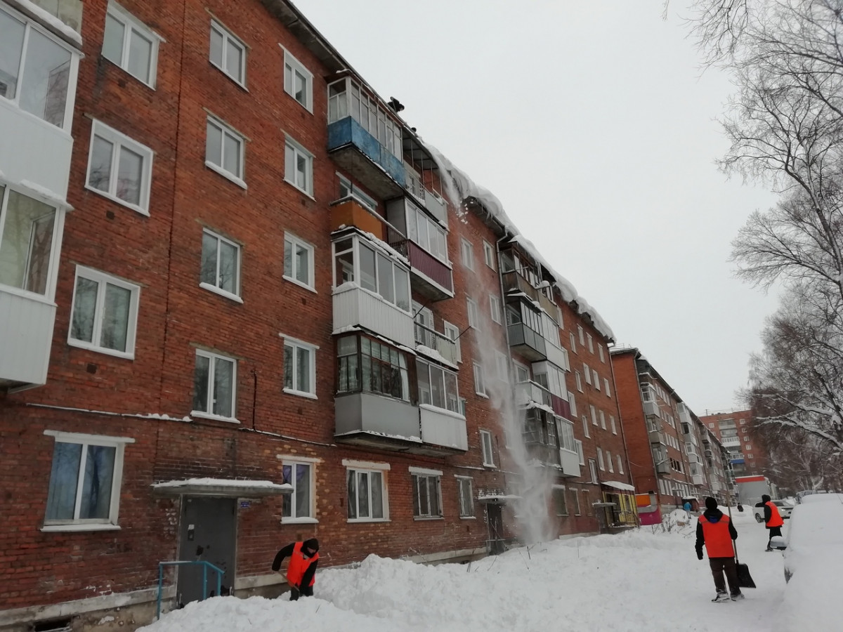 Осторожно! Возможен сход снега с крыши!