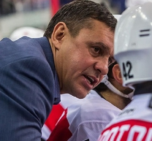 У новокузнецкого хоккейного клуба "Металлург" сменился главный тренер