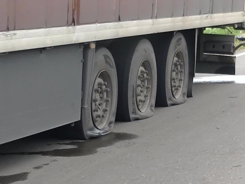 Полиция задержала злоумышленников, которые расставляли металлические шипы на трассе «Бийск - Новокузнецк»