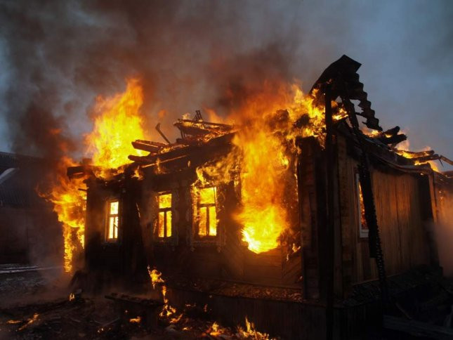 В Кузбассе при пожаре погибли двое детей
