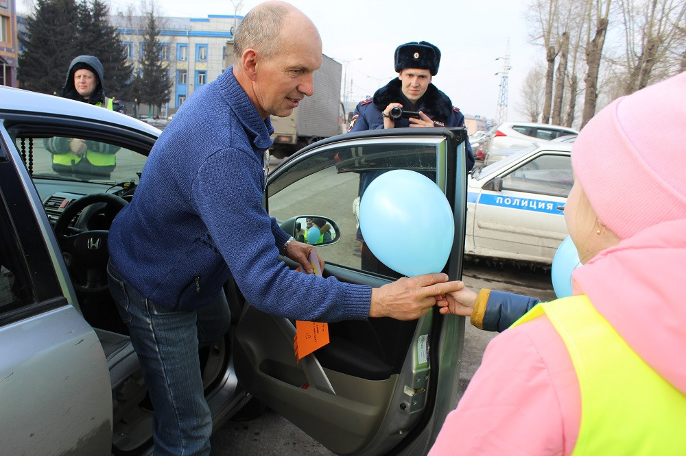 В Прокопьевске прошла акция в честь Международного дня счастья