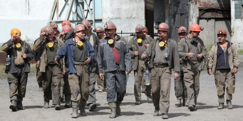 В Кузбассе для сотрудников угольных компаний введут "золотые правила безопасности труда"