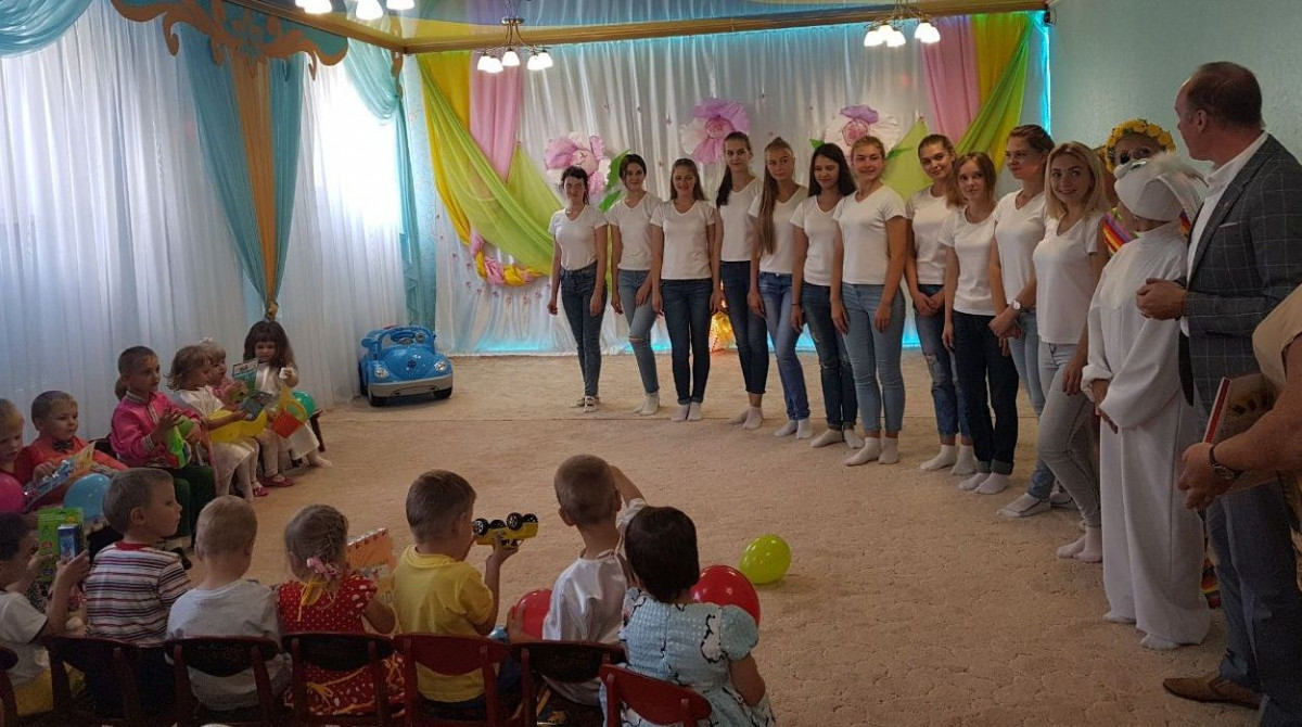 Участницы конкурса красоты "Мисс Прокопьевск-2017" провели благотворительную акцию