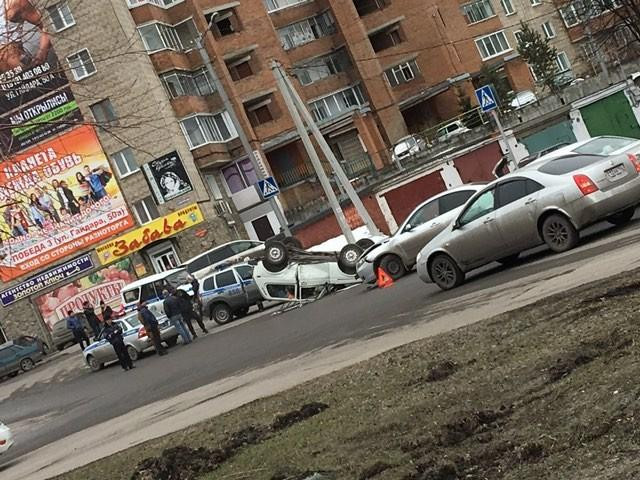 Серьезное ДТП в Прокопьевске: на перекрестке столкнулись НИВА и Мазда