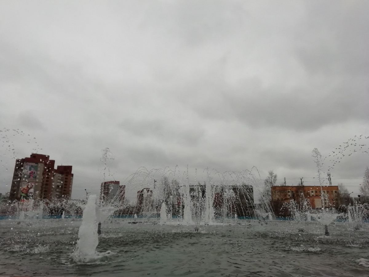 В Прокопьевске включили городской фонтан